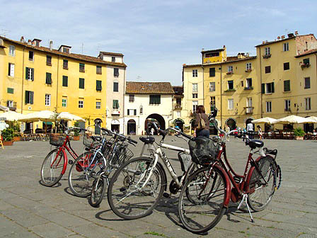 Lucca Piazza Amphiteatro, Lucca